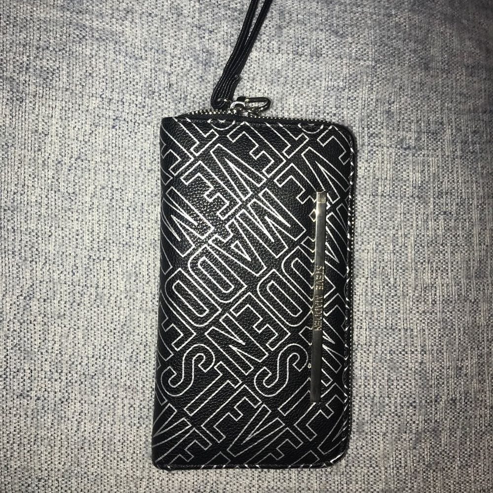 Steve Madden Wallet/Wristlet 15$
